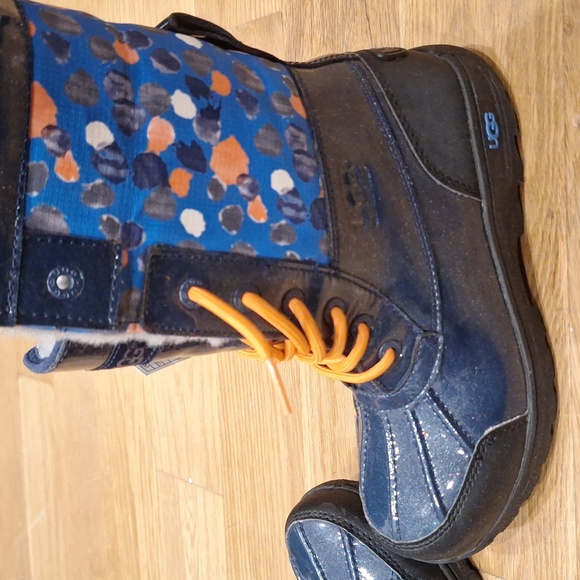 Uggs kids boys boots - Picture 4 of 5